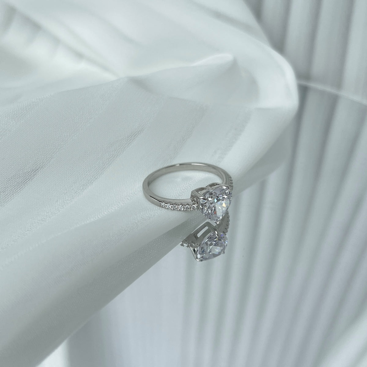 [AuraEcho]2.0 Carat Dazzling Lustrous Heart Cut Lover Ring