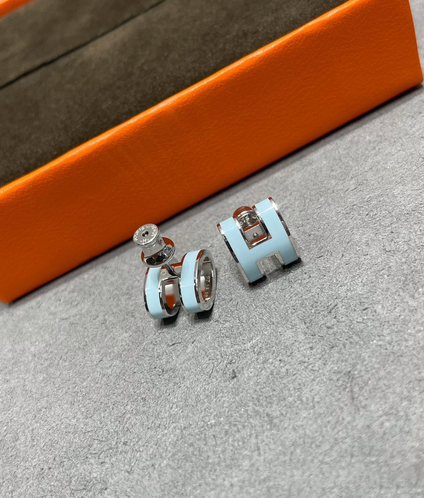 [AuraEcho]POP H SKY BLUE STUD EARRINGS