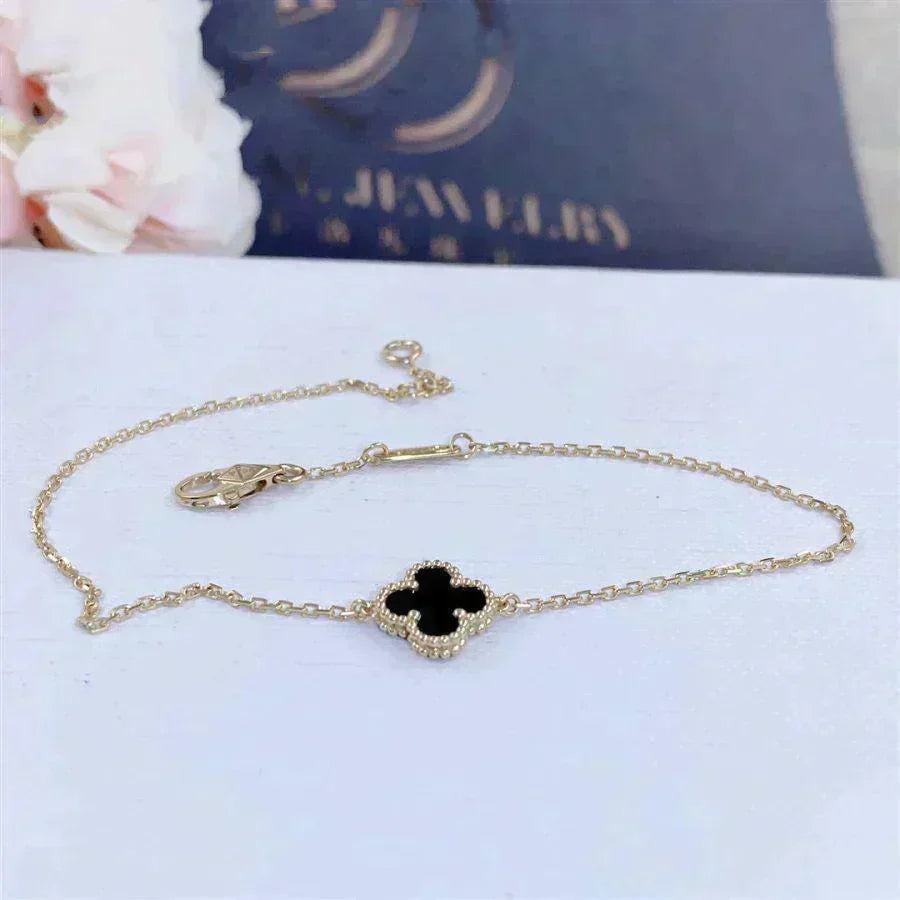 [AuraEcho]CLOVER ONYX SINGLE FLOWER BRACELET